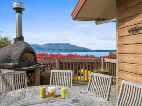 Lakeside Escape - Lake Tarawera Holiday Home